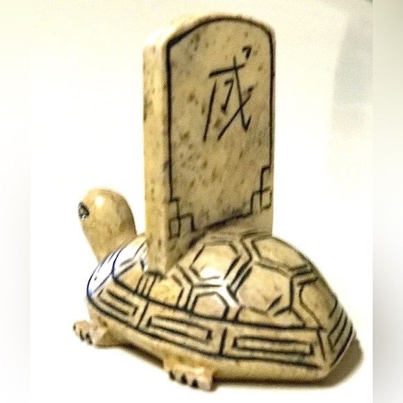 Vintage Asian Feng Shui Folk Art Hand Carved Natural Engraved Solid Bone Turtle - Picture 9 of 10